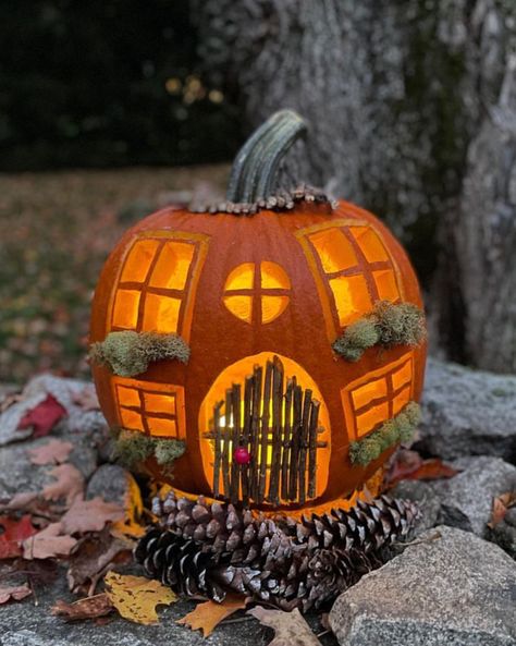 Fairy House Pumpkin, Unique Pumpkin Carving Ideas, Pumpkin Fairy House, Cute Pumpkin Carving, Pumkin Carving, Halloween Pumpkin Carving Stencils, Pumpkin Carving Contest, Creative Pumpkin Carving, Easy Pumpkin Carving