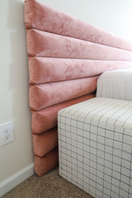 Genevieve's DIY Velvet Channel Tufted Headboard - Pretty Real Diy Rope Headboard, Diy Wooden Headboard Ideas, Diy Wall Headboard, Diy Cushion Headboard, Diy Velvet Headboard, Velvet Headboard Bedroom, Blanket Headboard, Fabric Headboard Diy, Channel Upholstered Headboard