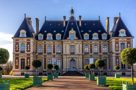 44 Most Beautiful French Chateaus (Photos) French Mansion, Castle Mansion, French Castles, Dream Mansion, French Architecture, Chateau France, Castle House, French Cottage, French Chateau