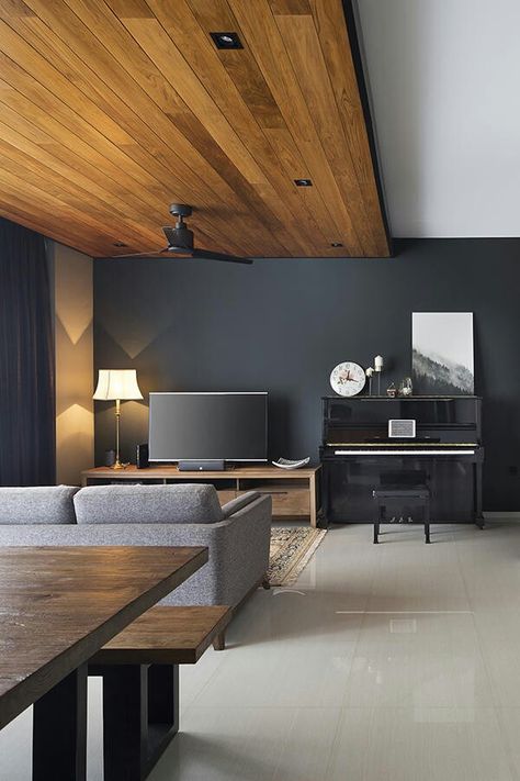 Black accent wall Beautiful Ceiling Designs, Ruangan Studio, Wooden Ceiling Design, False Ceiling Bedroom, False Ceiling Living Room, Wooden Ceiling, Ceiling Design Living Room, Ceiling Design Modern, Colored Ceiling