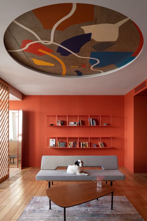 Apartment as Medina by CXEMA - Dwell Interior Design Per La Casa, Living Room Orange, Living Room Ceiling, Design Del Prodotto, Red Walls, The Ceiling, Interior Trend, Elle Decor, Ceiling Design