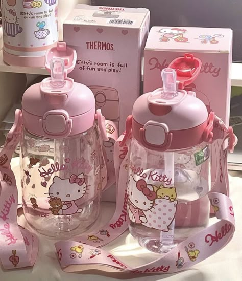 Hello Kitty Water Bottle, Hello Kitty Baby, Kitty Clothes, Hello Kitty Clothes, Hello Kitty Themes, Hello Kitty Aesthetic, Kitty Baby, Hello Kitty Accessories, Cute Water Bottles