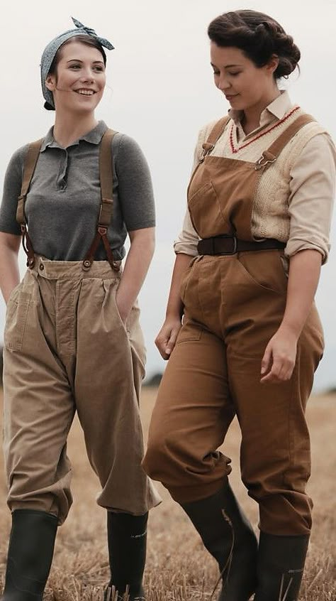 1920s Hiking Outfit, Farmwear Women, Fantasy Overalls Outfit, 1800s Farmer Clothes, Vintage Working Women, Village Outfit Style, Cute Farm Outfit Women, 1940s Utility Fashion, Farmer Outfits Women