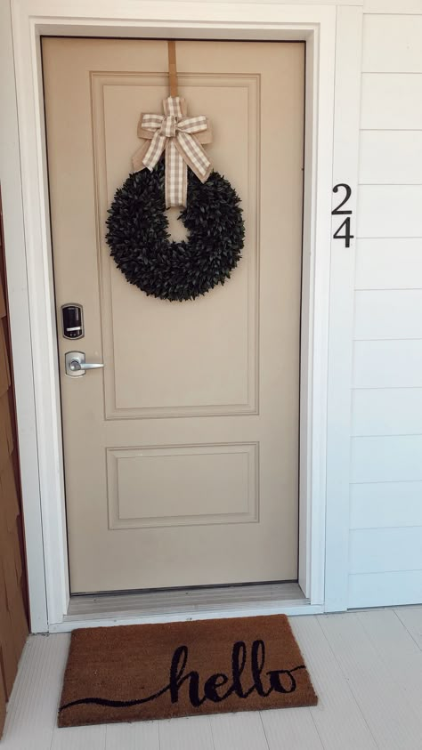 Decorate Apartment Door, Front Door Decor For Apartment, Apartment Entrance Decor Front Doors, Apartment Door Decor Entrance Hallways, Front Door Ideas Apartment, Christmas Decor Apartment Door, Front Door Apartment Ideas, Front Door Appartment Decor, Apt Front Door Decor