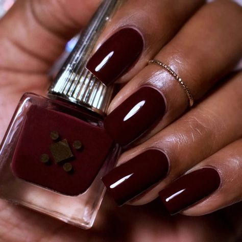 The 24 best winter nail colors for dark skin Nude Nails Black Women, Dark Nail Colors, Dark Skin Nail Polish, Nail Polish Colors Winter, Nail Paint Shades, Dark Nail, Nail Polish Colors Fall, Fall Nail Polish, Maroon Nails