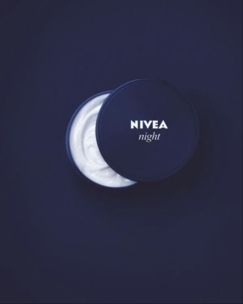 Madison Kovac: this is an “analogy/visual metaphor” advertisement because the lid is placed to look like a moon because it is an ad for a night cream. Nivea Night Cream, Funny Commercial Ads, Clever Advertising, Funny Commercials, 광고 디자인, Commercial Ads, Publicidad Creativa, Funny Ads, Guerilla Marketing