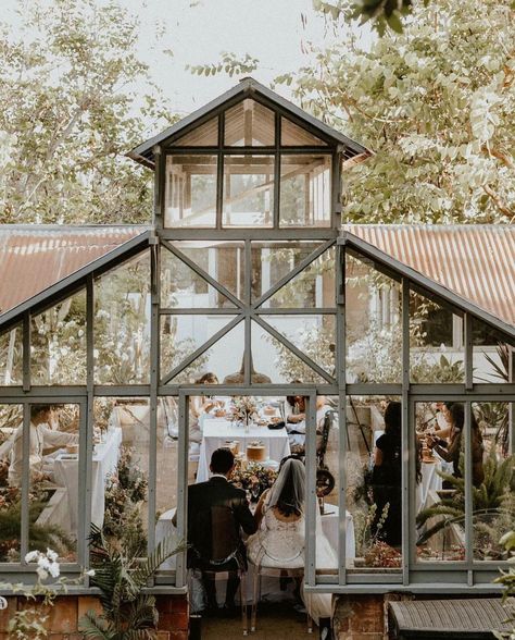 Magical micro wedding venues across the United States! We're exploring the coolest ones now on Green Wedding Shoes. Green House Wedding Ceremony, Micro Wedding Venues, Tiny Wedding Venues, Backyard Micro Wedding, Greenhouse Venue, Glass House Wedding, Minimalistic Decor, Wythe Hotel, Airbnb Wedding