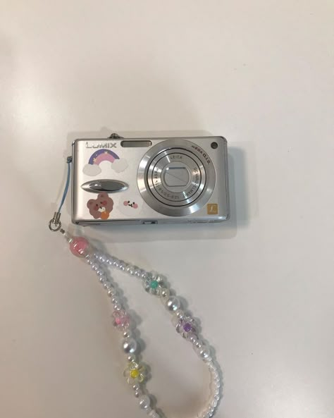 ig: 90digita_camera Cute Cameras, Digi Camera, Camera Decor, Aesthetic Camera, Cute Tech, Polaroid Cameras, Instax Mini Camera, Film Camera Photography, Tech Girl