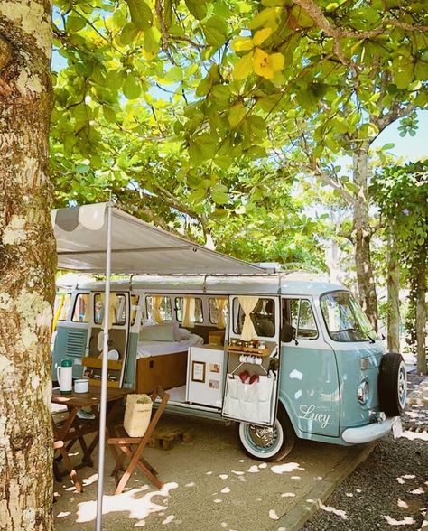 Kombi Food Truck, Van Life Aesthetic, School Bus Tiny House, Volkswagen Camper Van, T1 Bus, Bus Living, Kombi Home, Camping Set Up, Volkswagen Van