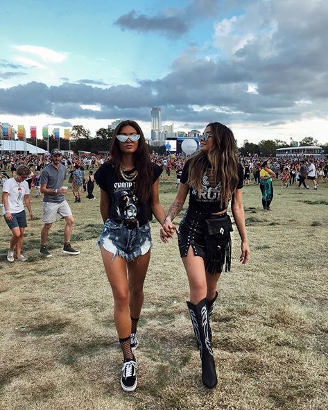 Miss Lola || misslola.com (@misslolaofficial) • Instagram photos and videos Hip Hop Music Festival Outfits, Hip Hop Festival Outfits, Austin City Limits Outfit, Best Festival Outfits, 2023 Festival Outfits, Hip Hop Concert Outfit, Rock Festival Outfit, Tomorrowland Outfit, Hip Hop Festival