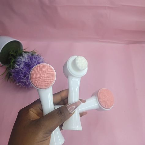 🌸2 in 1Silicone face scrubber🌸 Price:3,000 🌸Kindly send us a dm to place your orders/use the link in our bio to place order via website🌸 Silicone Face Brush: This gentle silicone face brush is designed to elevate your cleansing routine by delivering a deep, thorough clean without irritating the skin. Made from ultra-soft, hygienic silicone bristles, it effectively removes dirt, oil, and makeup residue, helping to unclog pores and prevent breakouts. The flexible brush head glides smoothly ac... Silicon Face Brush, Silicone Face Brush, Face Scrubber, Cleansing Routine, Unclog Pores, Face Brush, The Skin, Make Up, Skin