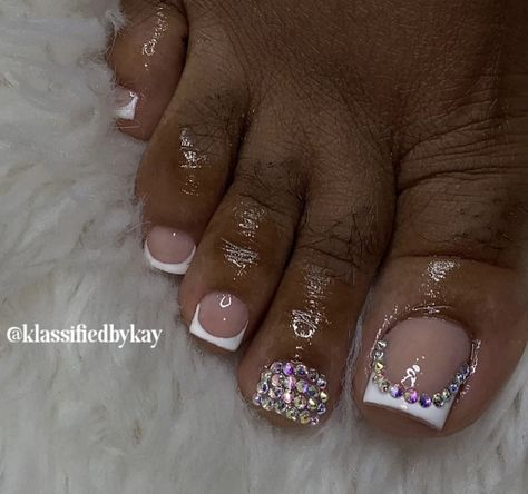 Jewels On Toenails, Toenail Art Designs With Rhinestones, French Tip Toenails With Rhinestones, Bling Pedicure Rhinestones, French Tip Toe Nails With Rhinestones, White French Tip Toes With Rhinestones, French Tip Pedicure With Rhinestones, Rhinestone French Tip Toes, White Acrylic Toes With Rhinestones