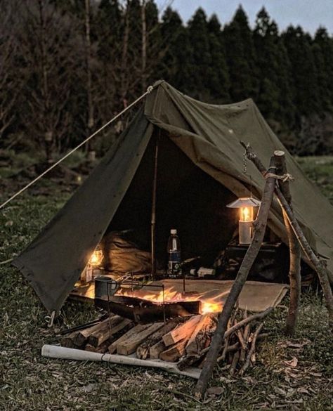 Campcore Aesthetic, Vintage Camping Gear, B13 Nissan, Rustic Camping, Aesthetic Camping, Bushcraft Shelter, Camping Inspiration, Bushcraft Gear, Camping Photography