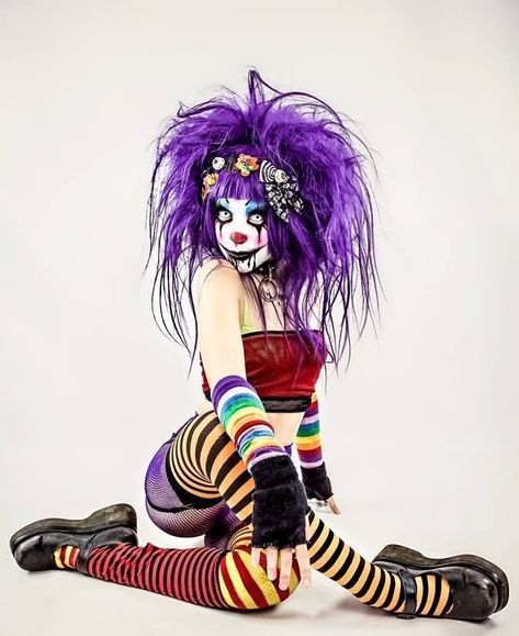 Creepy Hairstyles, Clown Girl Outfit, Crazy Reference, Crazy Clown Costume, Clown Nurse, Clown Girl Costume, Clown Hairstyles, Crazy Poses, Zombie Clown