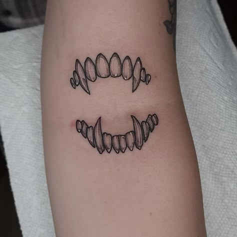 Dracula Minimalist Tattoo, Vampiric Tattoo Ideas, Vampire Tattoo Aesthetic, Unique Horror Tattoos, Vamp Teeth Tattoo, Lost Boys Tattoo Vampire, Red Rum Tattoo, Vampire Neck Tattoo, Fangs Tattoo Teeth