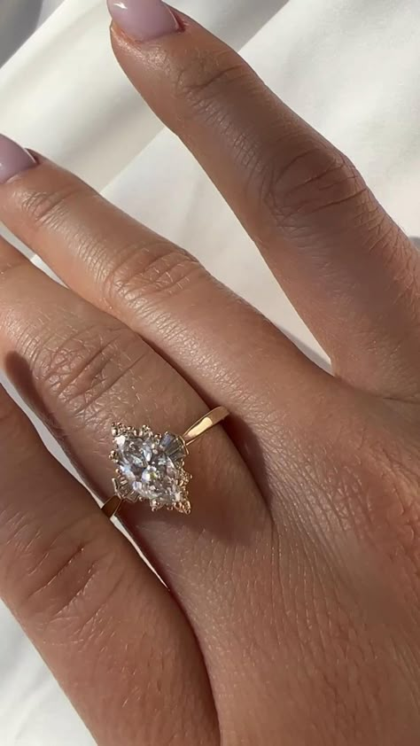 Pretty Engagement Rings, Dream Wedding Ring, Vogue Vintage, The Bling Ring, Cute Engagement Rings, Future Engagement Rings, Ring Inspo, Dream Engagement, Dream Engagement Rings