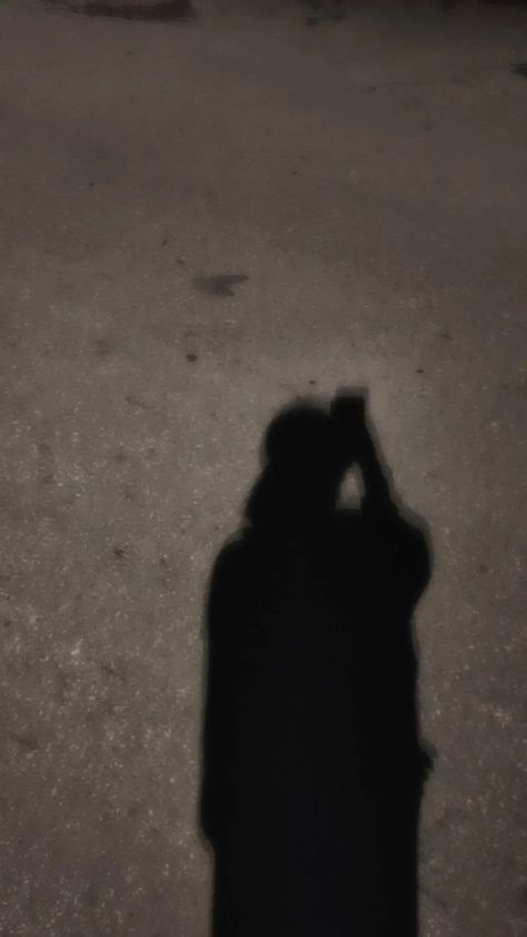 Shadow Photos Night, Night Shadow Snap, Night Shadow Pic, Night Girl Snaps, Night Shadow Aesthetic, Shadow Photos Aesthetic, Shadow Pictures Night, Shadow Pictures Aesthetic, Aesthetic Shadow Pictures