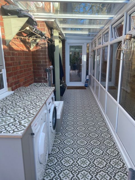 Dog Sunroom Ideas, Carport Laundry Room Ideas, Utility Lean To, Conservatory Boot Room, Sunroom Utility Room, Side Return Utility Room, Utility Porch Ideas, Lean To Extension Utility, Laundry Room In Sunroom