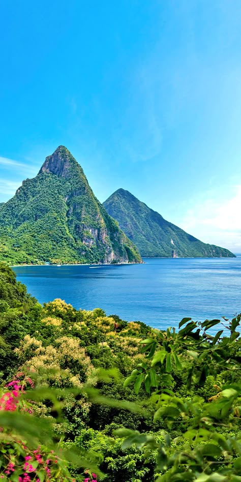 Caribbean Travel Aesthetic, Caribbean Scenery, Caribbean Wallpaper, St Lucia Island, Dream Vacations Destinations, Image Nature, Dream Travel Destinations, Santa Lucia, Royal Caribbean