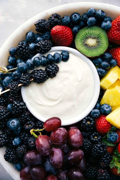 Only FOUR ingredients to make this creamy, dreamy fruit dip! This dip is smooth, tangy, sweet, and the perfect accompaniment for fresh fruit! Picnic Snacks For Kids, Easy Picnic Snacks, Picnic Ideas For Kids, Picnic Food Kids, Cream Cheese Fruit Dip Recipe, Easy Picnic Food, Cream Cheese Fruit Dip, Picnic Snacks, Fruit Dips Recipes