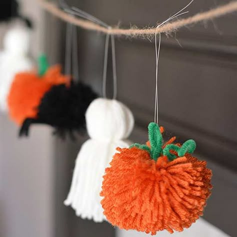 This too-cute-to-be-true garland proves Halloween decor doesn't have to be frightening or eccentric to fit the theme. Make the Halloween craft: Use fishing line to hang yarn spiders, ghosts, and pumpkins to a long string of twine. Tie the fishing line to the twine in loose knots so you can space the critters evenly once you hang the garland on your mantel./ Pom Pom Projects, Halloween Yarn, Dorms Decor, Dekorasi Halloween, Easy Diy Halloween Decorations, Halloween Decor Diy, Halloween Fest, Adornos Halloween, Halloween Garland