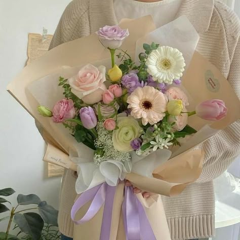 Freestyle Flower Arrangements, Cute Bouquet, Purple Flower Bouquet, Graduation Flowers, Klaus And Caroline, Pastel Bouquet, Orchid Bouquet, Flower Bouquet Diy, Psychology Student