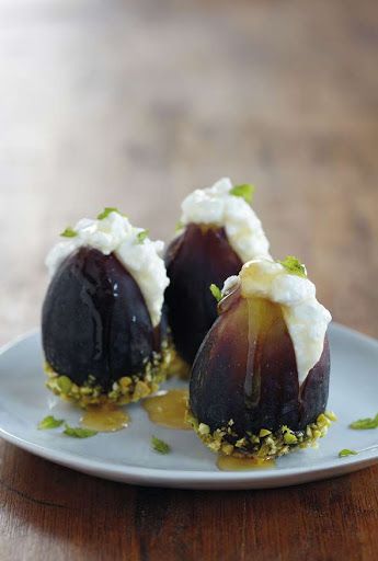 Fresh Figs With Ricotta and Honey Recipe on Yummly Ricotta And Honey, Sommer Mad, Fig Leaf, Fig Recipes, Fresh Figs, Honey Recipes, Small Bites, Fruit Desserts, Fruit Recipes