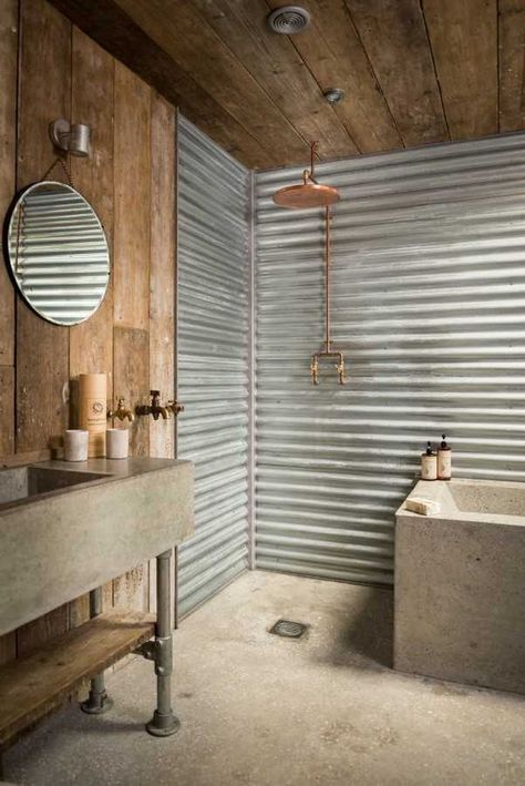 Design Interior Baie, Industrial Bathroom Decor, Barn Bathroom, Cabin Bathrooms, Rustic Bathroom Designs, Industrial Bathroom, Decor Baie, Outdoor Bathrooms, Rustic Bathrooms