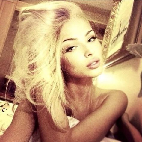 Nigh1Queeen в TikTok Edel Kavanagh, قلادات متدلية, Alena Shishkova, Bound By Honor, Royal Elite Series, Chloe Walsh, Royal Elite, Model Lifestyle, Rina Kent