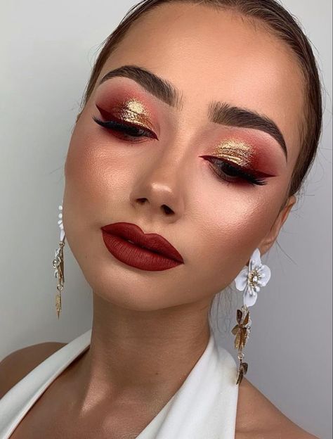 Maroon Gold Eye Makeup, Red Gold Black Makeup, Red Makeup Christmas, Moulin Rouge Makeup Looks, Red And Gold Eye Shadow, Red Makeup Hooded Eyes, Dancer Makeup Ideas, Red Christmas Eyeshadow, Chinese New Year Makeup Look