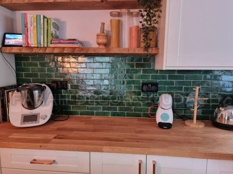 Kitchen Tiles Moroccan, Kitchen Ideas Green Tiles, Terracotta Green Kitchen, Kitchen Green Tiles, Green Backsplash Tile, Green Kitchen Tiles, Green Kitchen Backsplash, Bejmat Tiles, Green Tile Backsplash