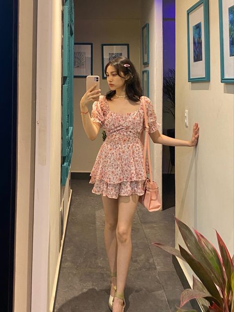 Casual Pink Dress, Flowery Dress Outfit, Flowery Dress, Flowery Outfits, Flowery Dresses, Cute Pink, Pink Dress, Pretty Dresses, Pretty Outfits