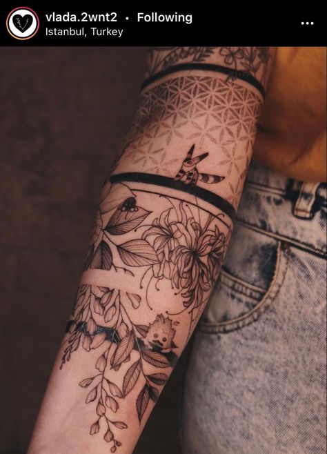 Floral Tattoo Design Arm, Geometric Sleeve Tattoo, Feminine Tattoo Sleeves, Tattoos For Women Half Sleeve, Floral Tattoo Sleeve, Forearm Tattoo Women, Arm Band Tattoo, Arm Sleeve Tattoos, Band Tattoo