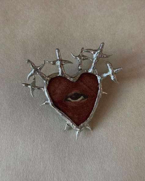 Horror Accessories, Horror Jewelry, Soldering Jewelry, Arte Inspo, Funky Jewelry, Jewelry Inspo, Crafty Things, Clay Art, Jewelry Inspiration