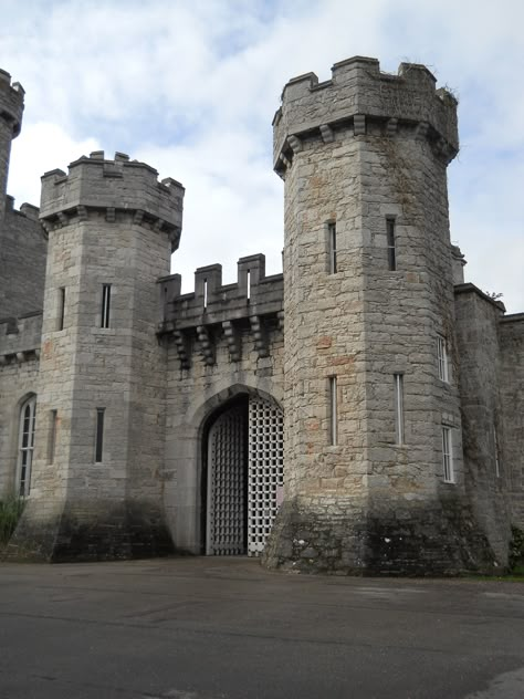 Castle Turret, Welsh Castles, Castle House Design, Castle Fortress, Architecture Reference, Modern Castle, Castle Ideas, Small Castles, Castle Gate