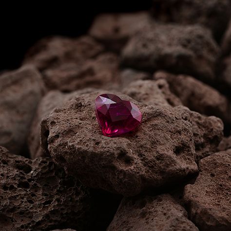 Red Gem Aesthetic, Ruby Crystal Aesthetic, Precious Stones Aesthetic, Rubies Aesthetic, Ruby Aesthetic Gem, Ruby Gemstone Aesthetic, Rubi Aesthetic, Expensive Diamond Engagement Rings, Ruby Aesthetic