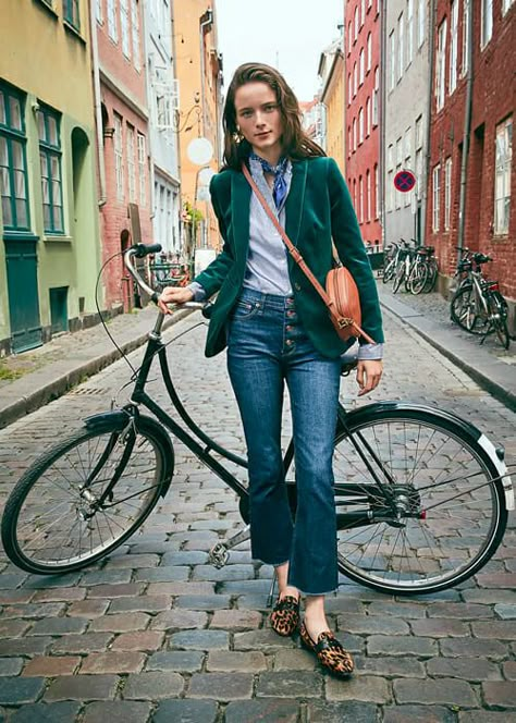 Destination Copenhagen, our take on J Crew's new collection | What To Wear on Vacation Velvet Blazer Outfit, J Crew Looks, Green Velvet Blazer, Blazer Verde, Green Velvet Jacket, Vintage J Crew, Jenna Lyons, Quoi Porter, Cycle Chic