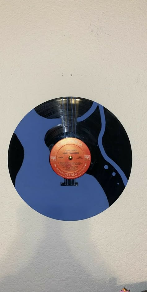 Painted Records Vinyl, Vinyl Record Painting Ideas, Hand Painted Guitar, Record Art Ideas, Record Painting Ideas, Painted Vinyl Record, Vinyl Record Painting, Vinyl Record Art Ideas, Vinyl Painting