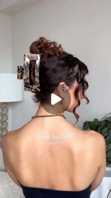 Melissa Frusco on Instagram: "NEW SERIES | spring hairstyles 🌼 pt. 1 claw clip updo   if you have long, thick hair you need to check out @kovessentials !! this is their extra large daily clip and it’s the most secure claw clip i’ve ever used 🙌🏼   #clawclip #clawcliphairstyle #hairstyles #everydayhair #hairstyletutorial #hairtutorial #longhair #curls #waves #wavyhair #curlyhair #curlyhairstyles #longhairstyles #springhair #hairinspo #healthyhair #easyhairstyles #easyhairstylesforgirls #gymhairstyles #workouthairstyles" Claw Clip Updo Long Hair, Hairstyles With A Clip, Claw Clip Curly Hairstyles, Clawclip Hairstyle Long Hair, Curly Hair Claw Clip Hairstyles, Curly Hairstyles With Clips, Hairstyles For Baddies, Claw Clip Curly Hair, Claw Clip Hairstyles Curly Hair