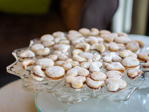 The taste of sweet vanilla mixed with ground walnuts, and coupled with apricot jam, gives them their unique flavor. Mouthwatering? Check out the recipe! Serbian Christmas Cookies, Vanilla Cookie Recipe, Serbian Christmas, Traditional Christmas Cookies, Serbian Recipes, Unique Cookies, Just Bake, Apricot Jam, Vanilla Cookies