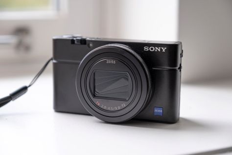 Sony’s latest advanced compact camera is the highly pocketable RX100 VII, the seventh iteration of the RX100. Since its debut, this line of cameras has proven a very popular option among enthusiasts looking for a great travel camera, vloggers and even pros who want a compact backup option jus… Sony Rx100 Vii, 80s High School, Camera To Buy, Camera Tutorial, Sony Rx100, Vlog Camera, Photoshoot Background, Pocket Camera, Full Frame Camera