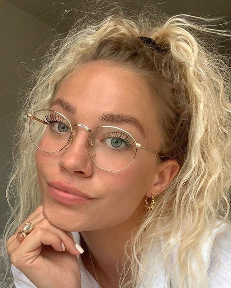 Julie Olivia Lindebjerg Hocke on Instagram: “Feeling sick today, so here is an old picture🙊” Blonde With Glasses, Glasses Inspiration, Blonde Women, Feeling Sick, Natural Makeup Looks, Curly Girl, Blonde Girl, Curly Blonde, Pretty Face