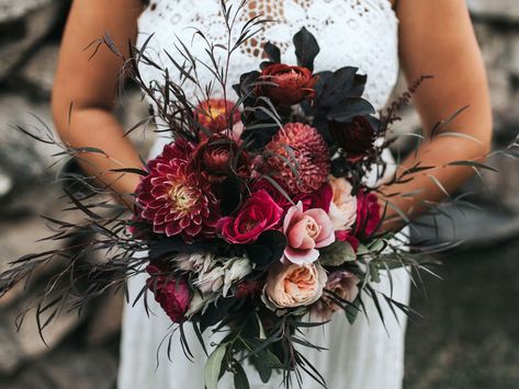 Wedding Flower Guide, Cheap Wedding Flowers, Jewel Tone Wedding, Pink Gin, Winter Wedding Flowers, Flower Guide, Fall Wedding Bouquets, Fall Wedding Flowers, Eco Friendly Wedding