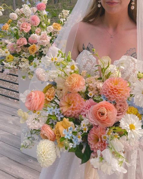 Pastel Wedding Flowers, Pastel Bouquet, Wedding Instagram, Bridal Bouquet Flowers, Colorful Bouquet, Garden Party Wedding, Pastel Wedding, Cute Wedding Ideas, Floral Designer