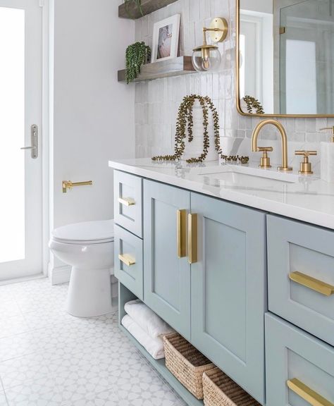 Bathrooms Vintage, Bathroom Vanity Trends, Trending Bathroom Colors, Cabana Bathroom, Popular Bathroom Colors, Interior Designer Portfolio, Spa Bathrooms, Coastal Oak, Modern Luxury Design