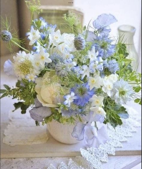 Spring Flower Arrangements, Blue And White Flowers, Flower Vase Arrangements, Vase Arrangements, Beautiful Flower Arrangements, Deco Floral, Flower Centerpieces, Beautiful Bouquet, Floral Centerpieces