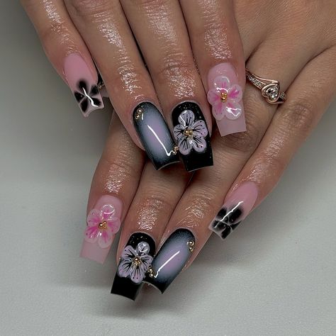 floral x black 🖤🌸 - - - #gelxnails #nailsnailsnails #nailsofinstagram #559nails #clovisnails #fresnonails #explorepage #floralnails #3dflowernails #darknails Black 3d Flowers On Nails, Black With Pink Flowers Nails, Ink Art Nails, Black Nails With 3d Flowers, Black 3d Flower Nails, Black And Pink Acrylics, Black Nails With Flower Design, Nails With Acrylic Flowers, Black Ombre Acrylic Nails