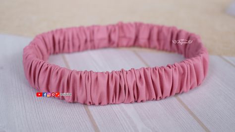 Fabric Headbands Diy, Hairband Crochet, Diy Hairband, Ruffle Scrunchie, How To Make Ruffles, Scrunchie Tutorial, Ruffle Headband, Scrunchie Pattern, Diy Elastic