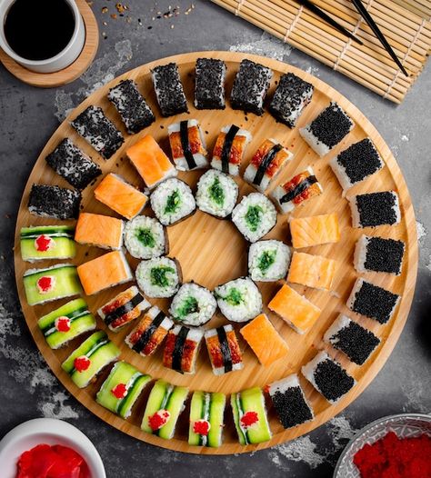 Alcohol Games, Maki Sushi, Japanese Food Sushi, Sushi Platter, Sushi Set, Wooden Tray, Awesome Art, Japanese Food, Free Photo