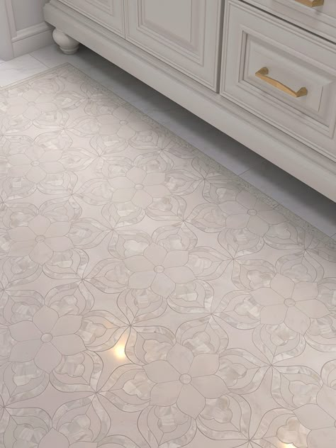 Luxury Bathroom Floor Tile, Mother Of Pearl Flooring, Pearl Bathroom Tile, Floral Tile Bathroom, Cottage Guest Bathroom, Mother Of Pearl Bathroom, Floor Tile Patterns Layout, Greek Bathroom, Arab Decor